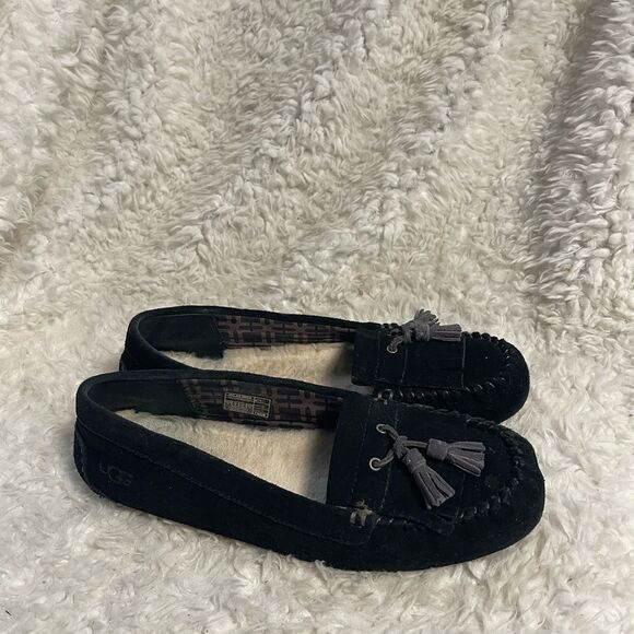 UGG Lizzy Moccasin Black Leather Suede Tassels accent SZ10 - Picture 2 of 10